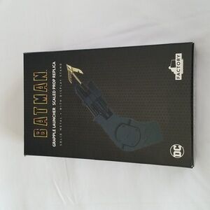 Batman, Grapple Launcher Scaled Prop Replica, collectible